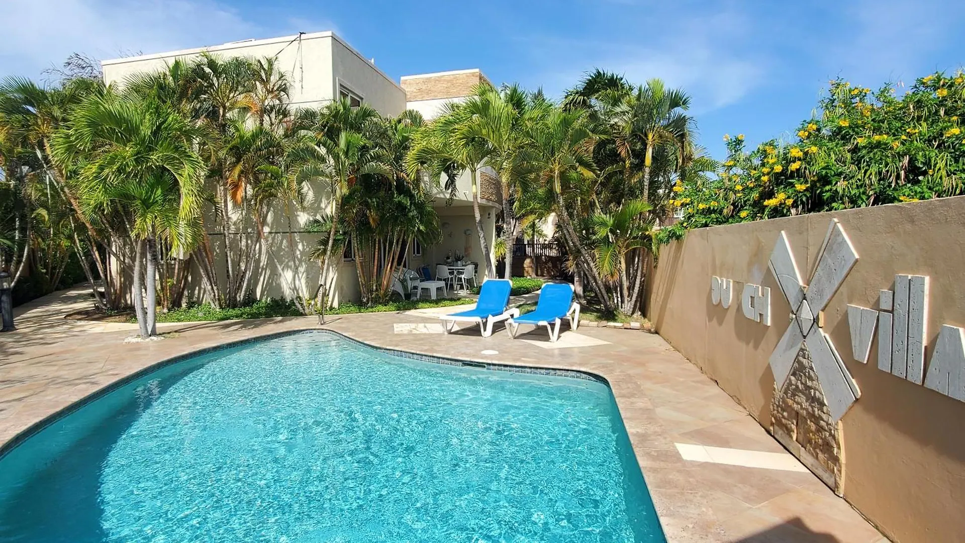 Bohemian Townhouse Palm Beach Aruba location